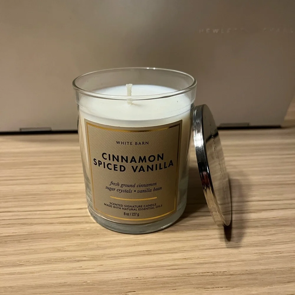 Bath & Body Works Single Wick Candle. Cinnamon Spiced Vanilla.